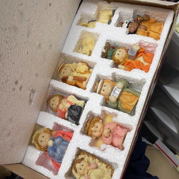 Nativity Scene Set Lot of 13 Treasured Times Hand Painted - Picture 2 of 16
